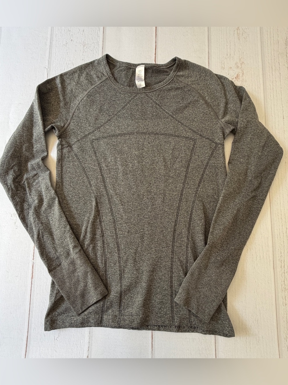 Iviva by Lululemon Girls 14 Gray Seamless Thumbhole Long Sleeve Athletic Top
